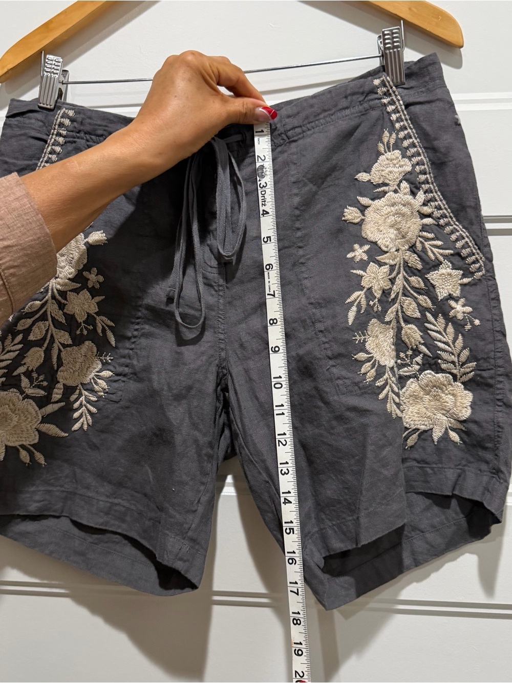 Johnny Was Embroidered Black Women's Linen-Blend Shorts - Picture 4 of 6